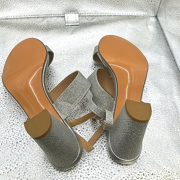 NWOB IDIFU Hi Womens Sandals Size 9.5 Ankle Strap Heeled Silver Shoes - Picture 4 of 5